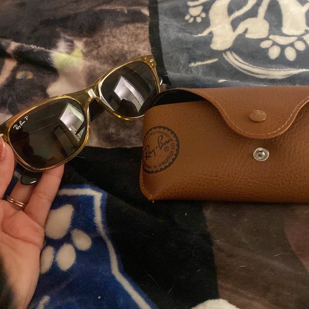 RaY ban sunglasses and case